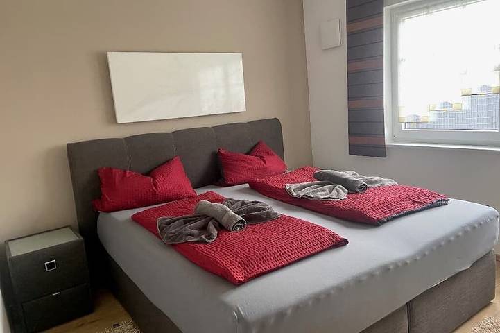 Ganze Wohnung, Kleiner, gemütlicher Bungalow für 3 Personen in Seenähe in Wackersdorf, Naturpark Oberpfälzer Wald