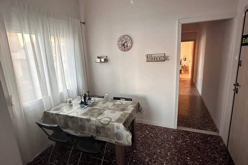Ganze Wohnung, Agioi Theodoroi Beachview Chic Modern Apt in Agii Theodori, Korinthia
