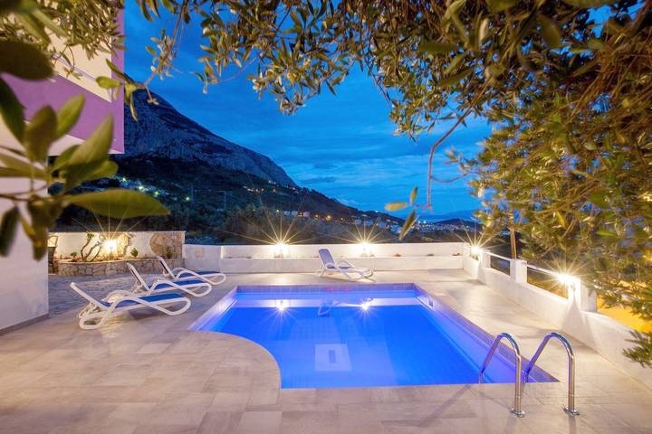 Villa mit pool für 11 Personen, mit Garten und Pool in Makarska