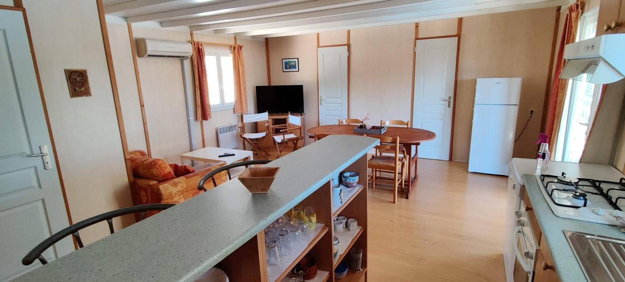 Holiday Home "Gite de Baunac" with Private Pool, Wi-Fi, and Air Conditioning in Aubas, Périgord Noir