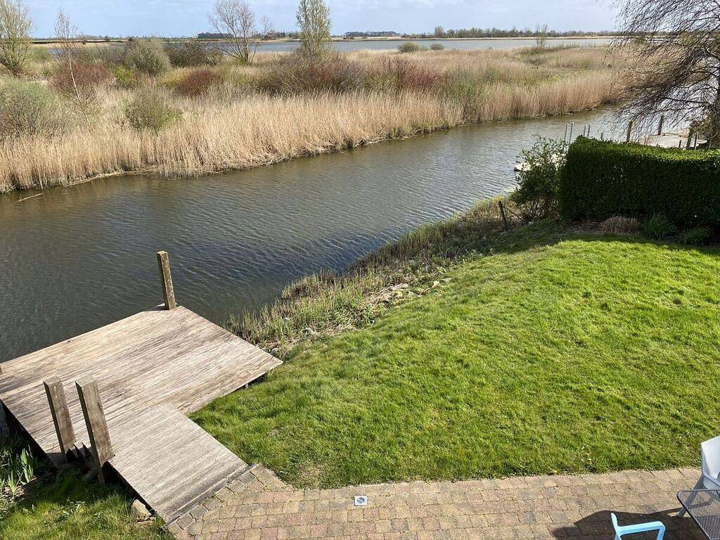Beachvilla Grachtenblik in Makkum, Ijsselmeer