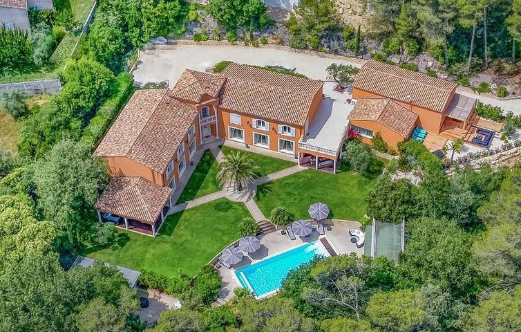 Maison de vacances pour 10 personnes, avec jardin et bassin pour enfant ainsi que jacuzzi et piscine, adapté aux familles