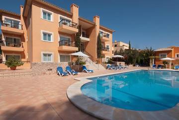 Ferienwohnung am Strand für 3 Personen, mit Balkon und Kinderpool in Pollença