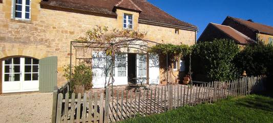 Gîte pour 2 personnes, avec terrasse ainsi que jardin et piscine à Saint-Avit-Sénieur
