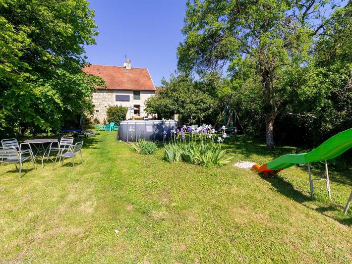 Steinhaus mit großem Garten und Pool, ruhig, 4 Schlafzimmer in Boussenois, Dijon und Umgebung