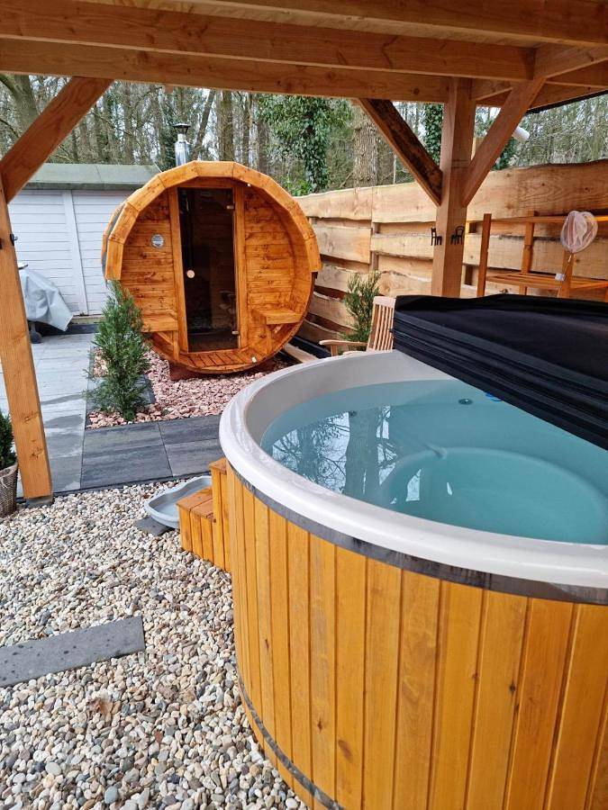 Appartement voor 6 personen, with Whirlpool and Terras as well as Tuin and Sauna in Putten