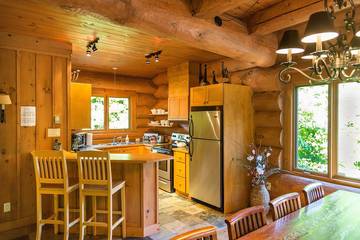Cabin Rentals And Lodges for 8 Guests in Lac-Supérieur, Quebec, Picture 4