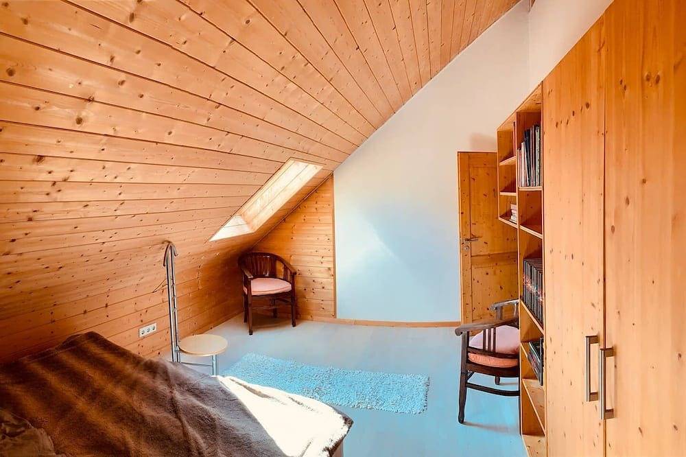 Gemütliches Holzhaus in Nähe von 7 Seen - nur 38 km nach Berlin, bis 10 Gäste. in Prenden, Wandlitz