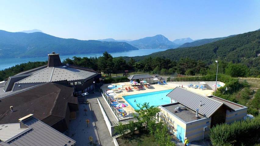Parc de vacances pour 4 personnes, avec sauna et piscine ainsi que jardin et bassin pour enfant dans Baie Saint-Michel