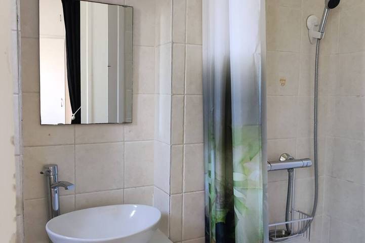 Gîte pour 4 personnes, avec jardin dans Plage du Chay - 4