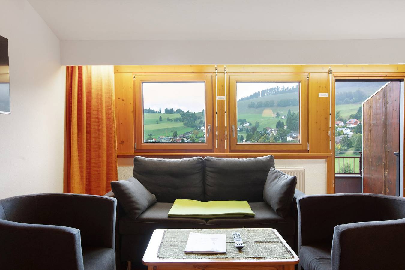 Ganze Wohnung, Haus Kehrwieder Ferienwohnung 5 mit Sonnenbalkon, Bergblick, Hochschwarzwald-Card, Wi-Fi in Todtnauberg (Todtnau), Todtnau