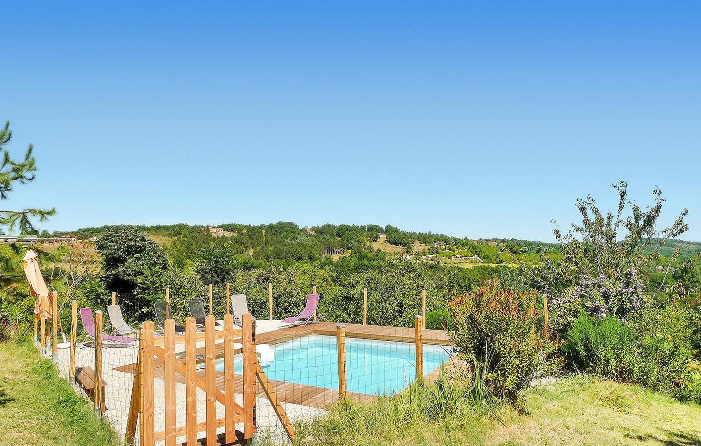 Appartement spacieux avec piscine, parking et WiFi in Veyrines-de-Domme, Périgord Noir
