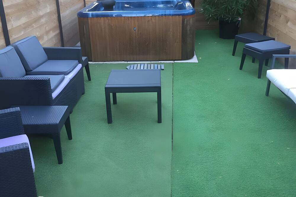 Holiday Home 'House with Pool and Whirlpool' with Private Pool, Private Terrace and Wi-Fi in Revel, Haut-Languedoc Regional Nature Park