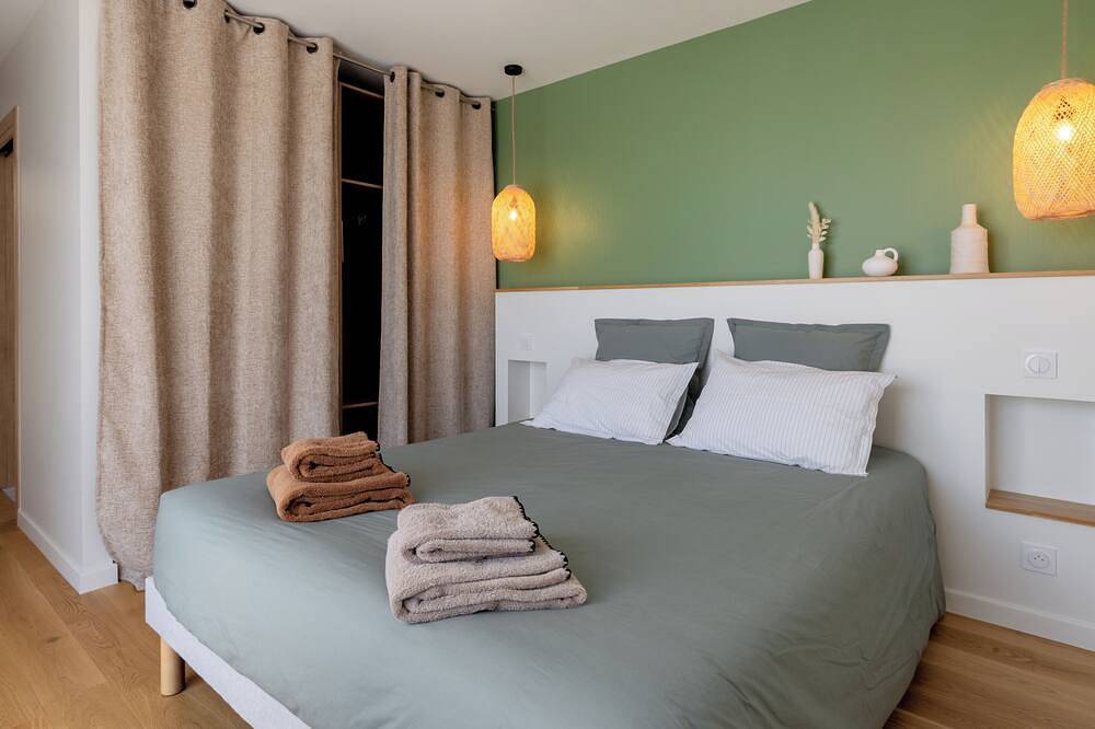 New: Villa with pool and large sunset terrace in Roscoff, Ceinture Dorée