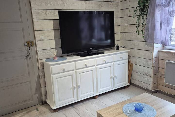 Apartamento entero, Marin Apartment: Sleeps 2, first floor, Wi-Fi in Saint-Gaudens, Alto Garona
