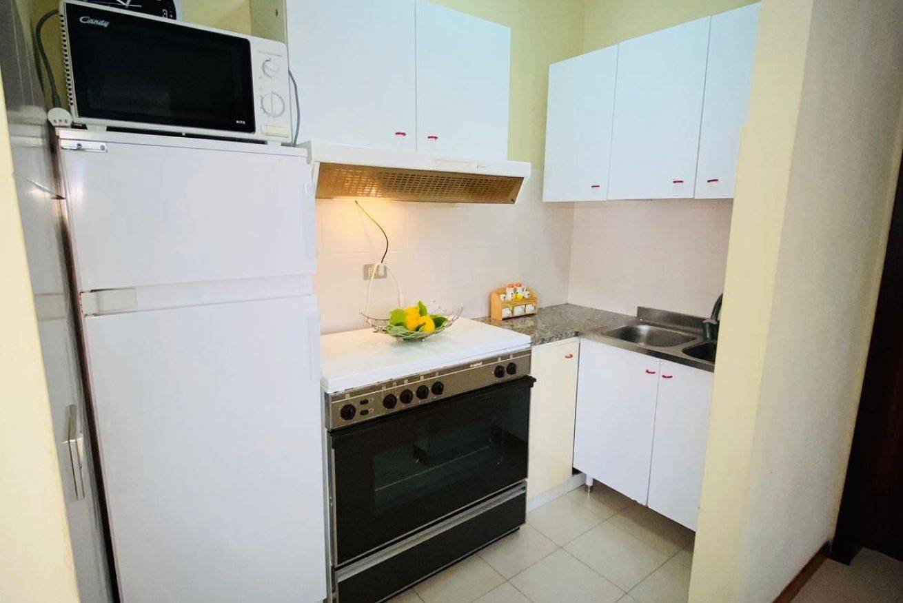 Apartamento entero, Apartamento de vacaciones para 4 personas con balcón/terraza in Bosa Marina, Planargia