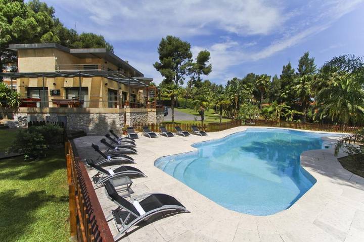 Villa pour 14 personnes, avec terrasse et jacuzzi ainsi que piscine et jardin, animaux acceptés à Salou - 2