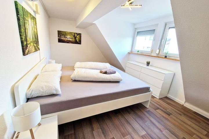 Ganze Wohnung, Zauberhafte Dachwohnung mit 3 Schlafzimmern nur 5 min zum Europa-Park in Rheinhausen, Südschwarzwald