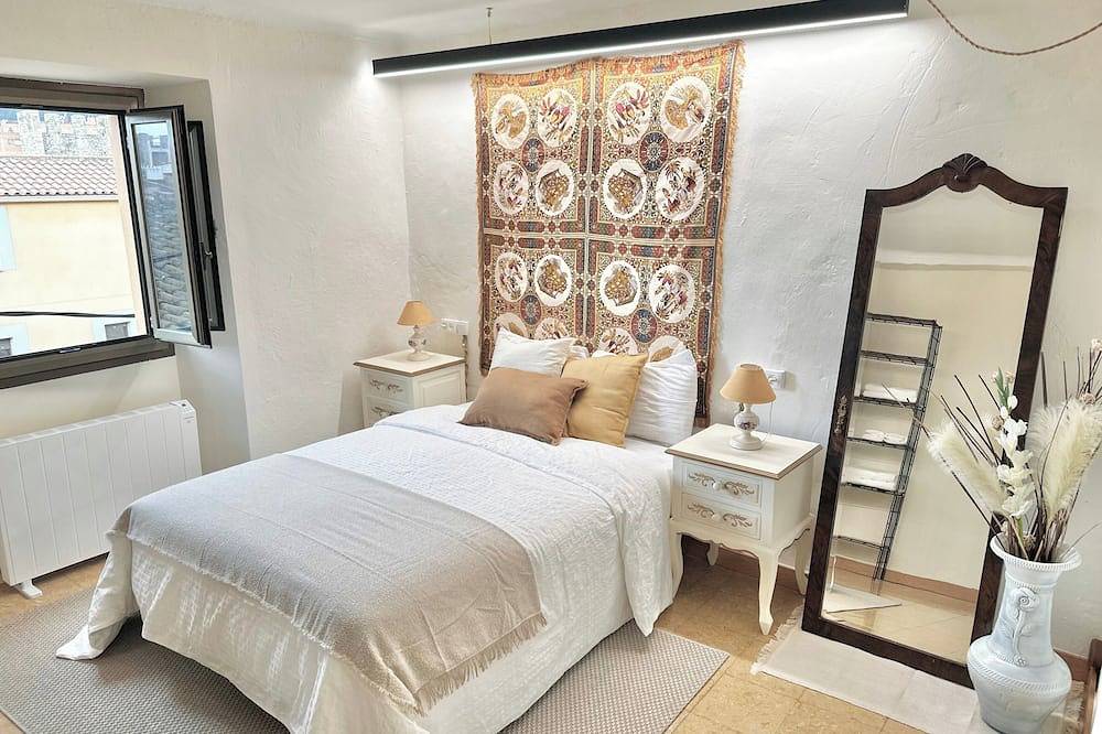 Montblanc - Sleeps 4 - Parking - City Centre in Mont Blanc (Tarragona), Provincia de Tarragona
