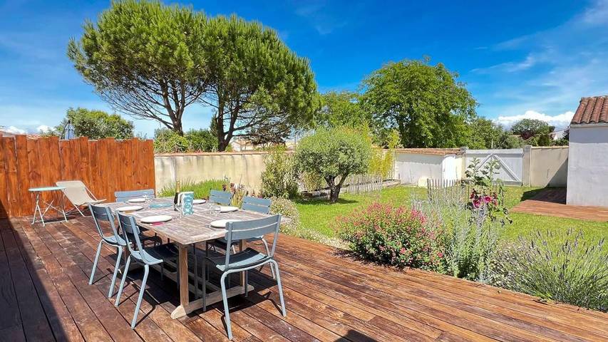Location de vacances pour 8 personnes, avec jardin dans Plage de la Cible