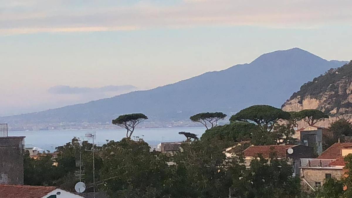 Entire apartment, La Casetta front row sea view relax and charme in Sant'Agnello, Sorrentine Peninsula