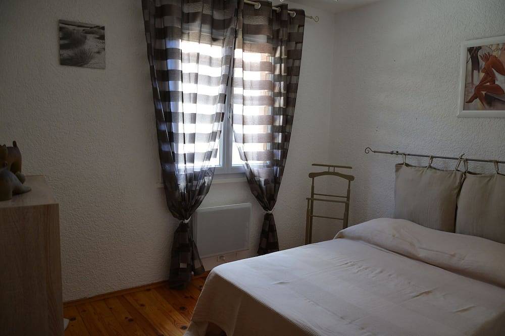 Jolie maison de village tte équipée avec terrasse et clim. Pour 6 pers. in Bédarrides, Vaucluse