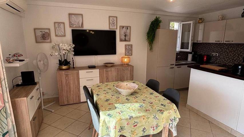 Gîte pour 4 personnes, avec terrasse ainsi que vue et piscine dans Agay - 2