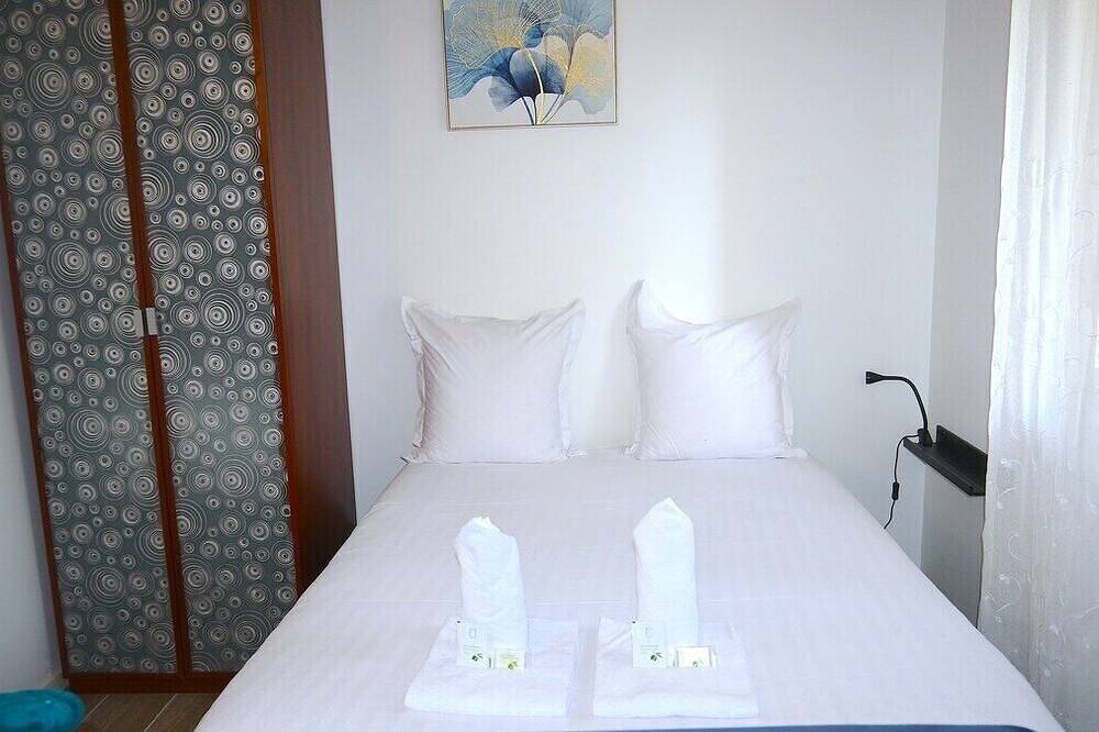 Entire apartment, Studio unit with balcony in front of Le Bourget airport in Le Blanc-Mesnil, Seine-Saint-Denis