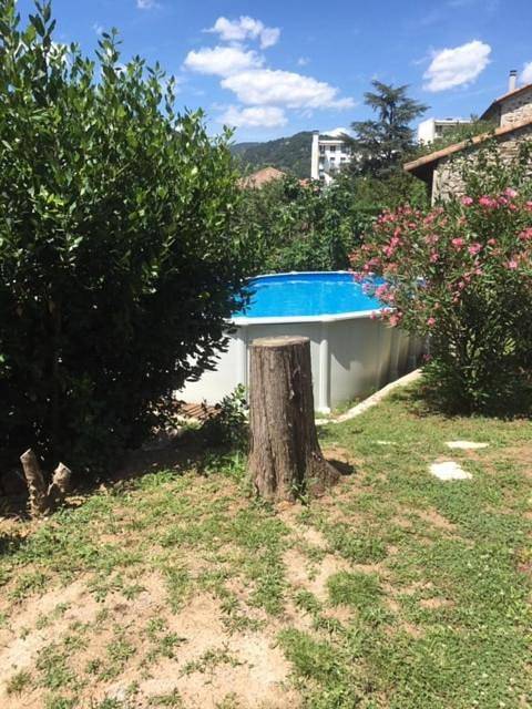 Gîte pour 4 personnes, avec vue ainsi que piscine et jardin à Vals-les-Bains - 4