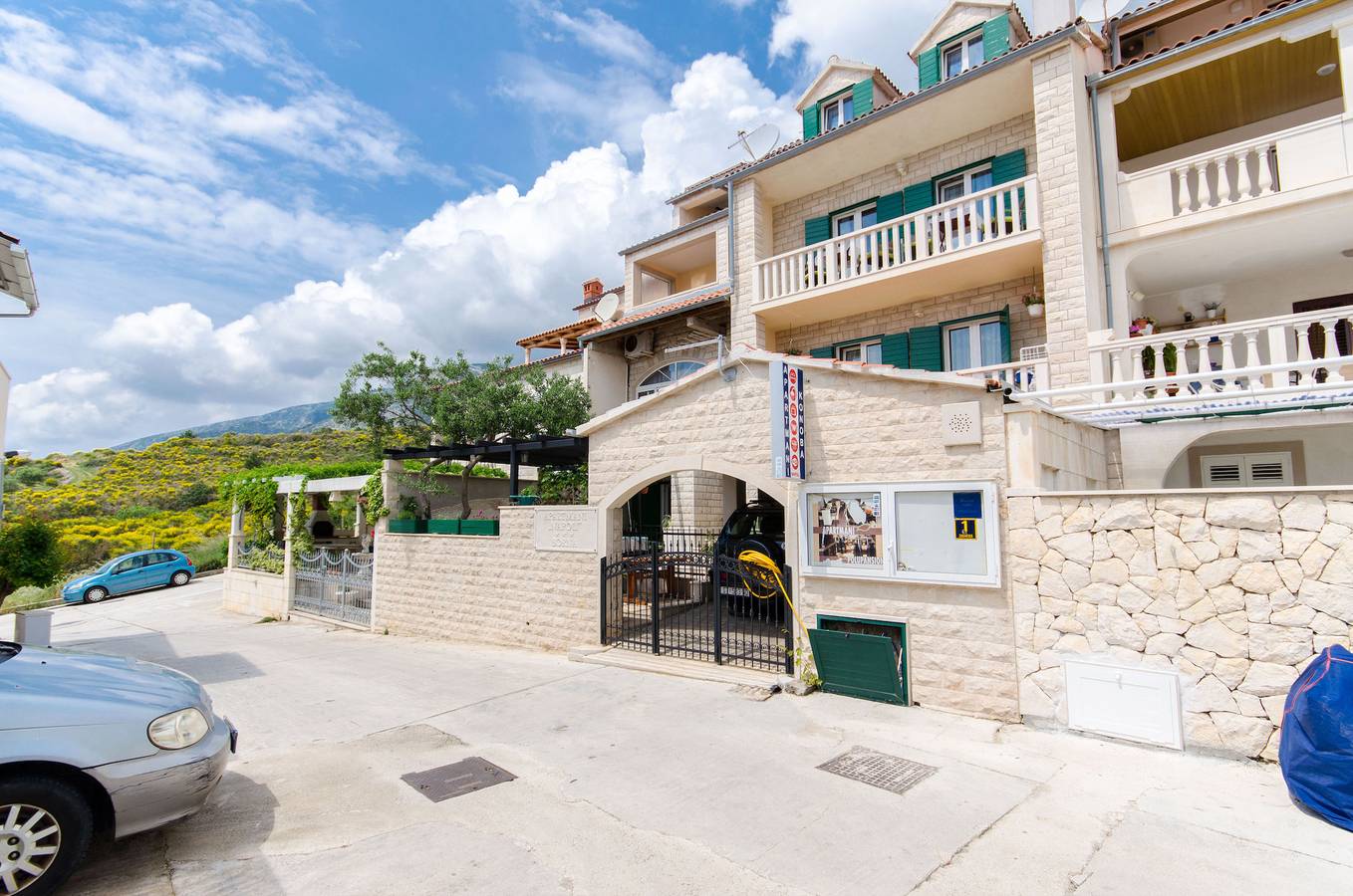 Apartments and Room Napoli in Bol otok Brač, Bol