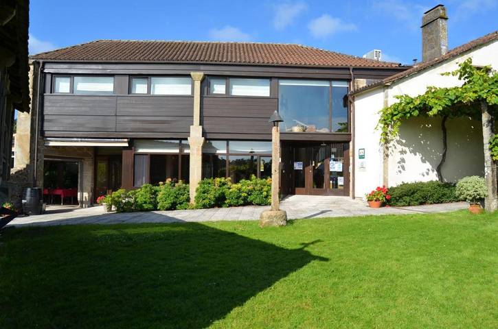 Casa rural para 3 personas, con jardín además de piscina y vistas en Rois