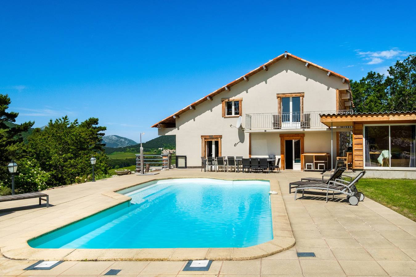 Domaine de la plaine met zwembad & tuin in Caille, Cannes regio