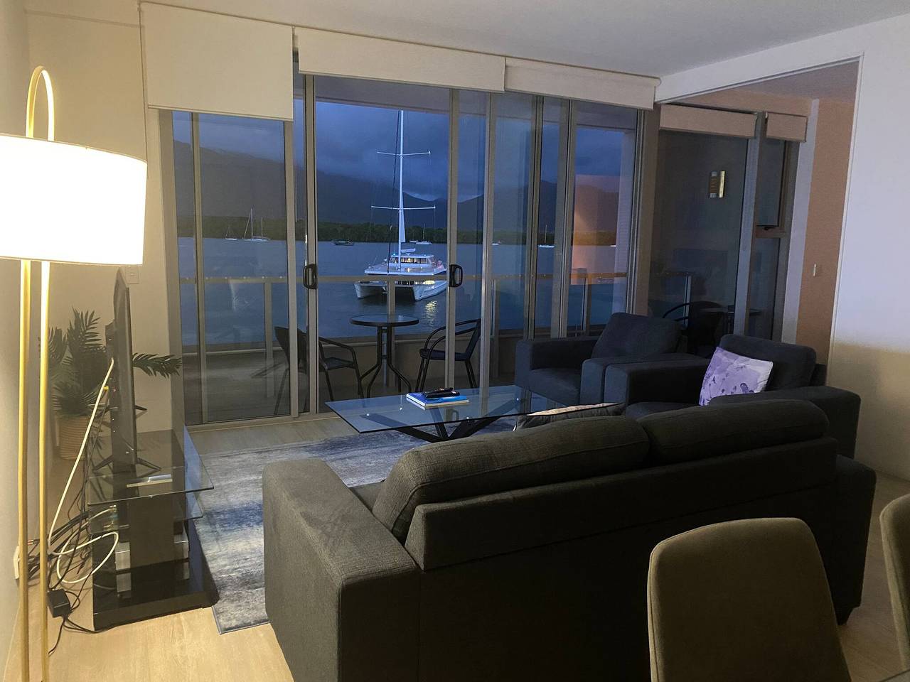 Entire apartment, Absolute Waterfront Apartment in Cairns, Far North Queensland