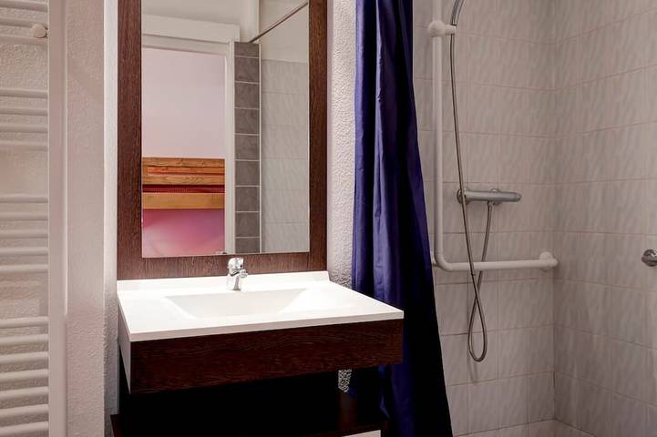 Gîte pour 4 personnes, avec balcon dans Casino De Brides Les Bains - 3