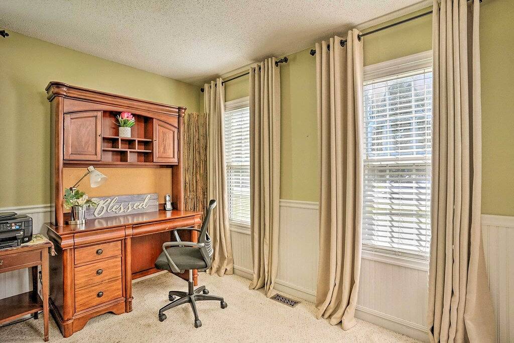 9 Mi to Richmond: Sandston Home w/ Office in Henrico County