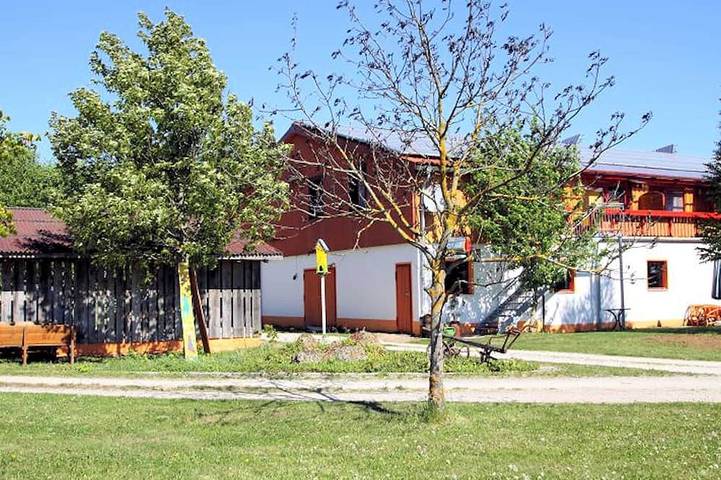 Wohnwagen für 3 Personen, mit Garten und Balkon in Waischenfeld - 4