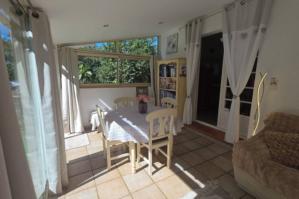 Pavillon avec piscine, jardin et parking privés - proche mer et centre ville in Six-Fours-les-Plages, Côte méditerranéenne (France)