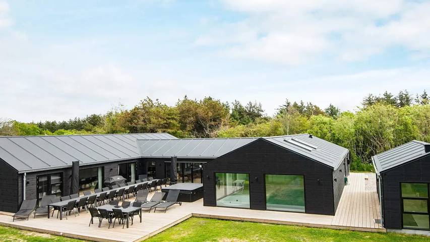 Ferienhaus für 29 Personen, mit Pool und Terrasse sowie Sauna und Whirlpool, mit Haustier