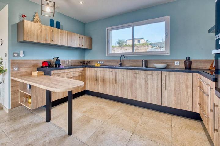 Location de vacances pour 6 personnes, avec piscine ainsi que terrasse et jardin à Trélissac