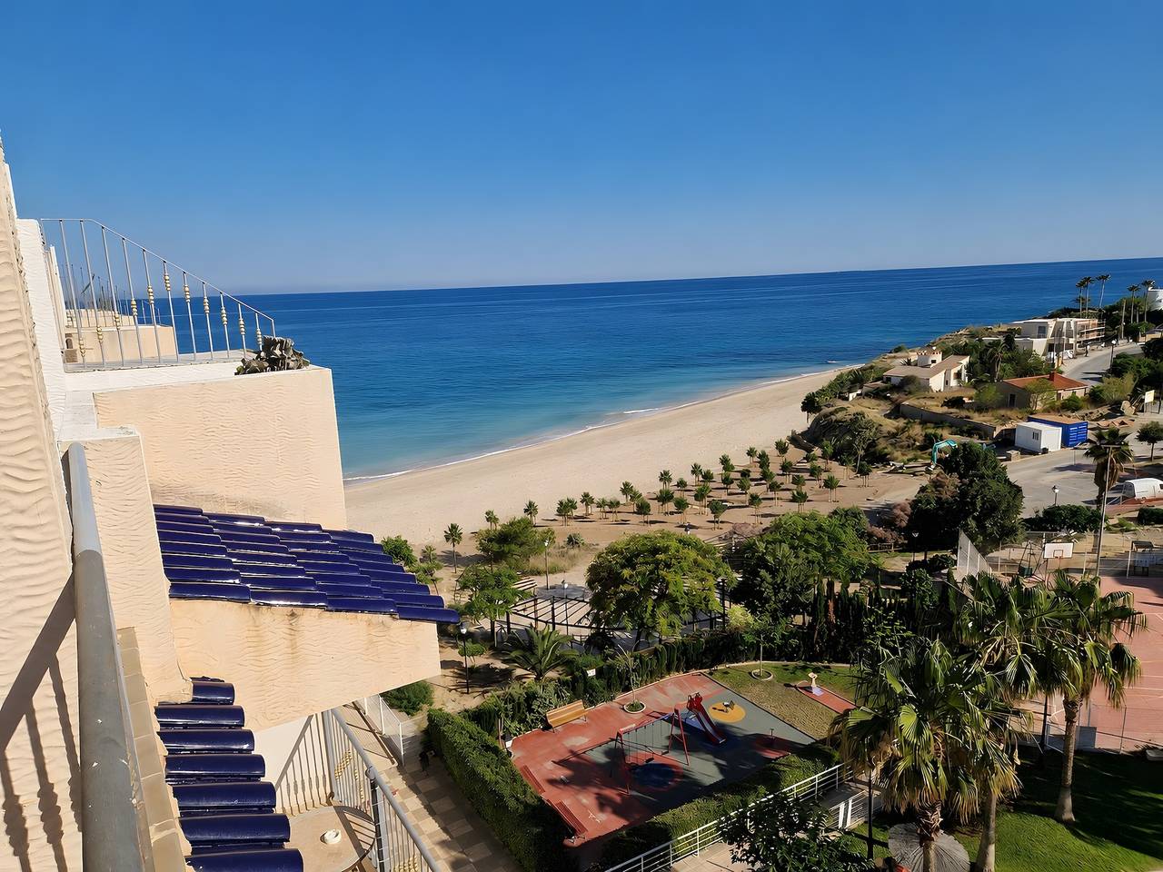 Appartement entier, Appartement en bord de mer avec vue, Wi-Fi et climatisation à El Campello in La Merced, El Campello