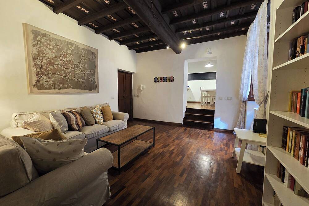 Entire apartment, \"Vicolo del Borgo\" ..in the center live the magic of the Middle Ages. in Viterbo, Viterbo Province