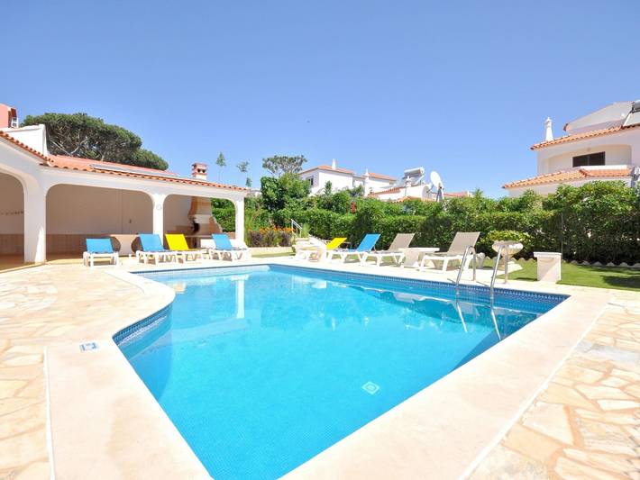 Location de vacances pour 8 personnes, avec piscine ainsi que jardin et terrasse à Vilamoura - 2