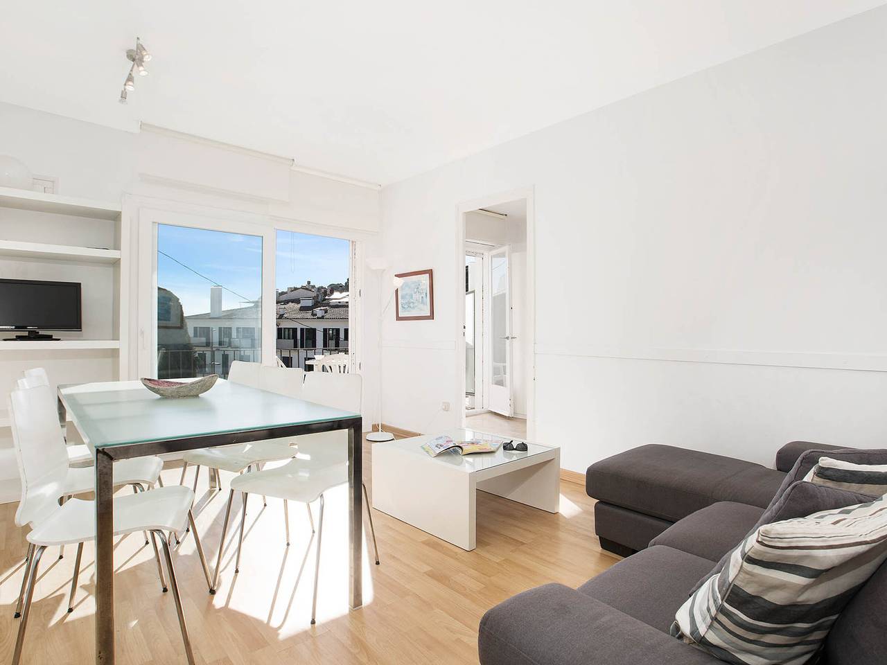 Geheel appartement, Simple beachfront apartment in Llafranc, perfect for families and pets on request in Llafranc, Palafrugell