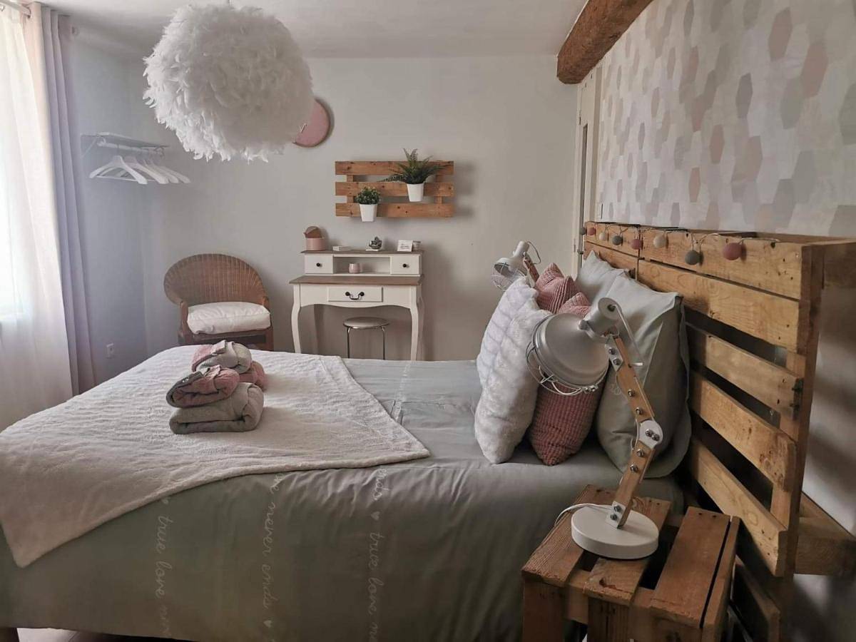 Double Room with Private Bathroom in Vertaizon, Région de Clermont-Ferrand