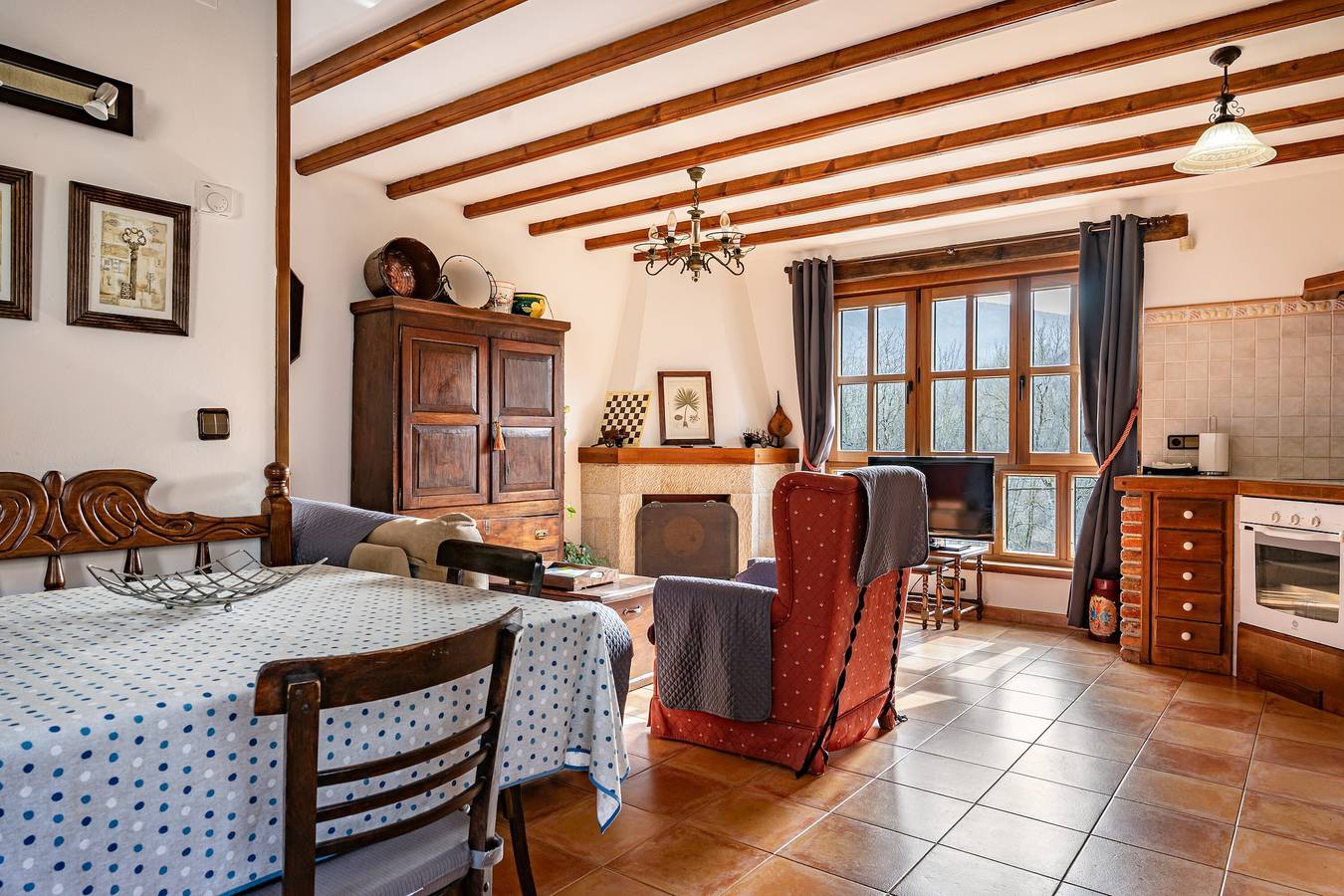 Apartment 'Fresnu' mit Bergblick, privater Terrasse und Wlan in Cangas de Onís, Provincia de Asturias