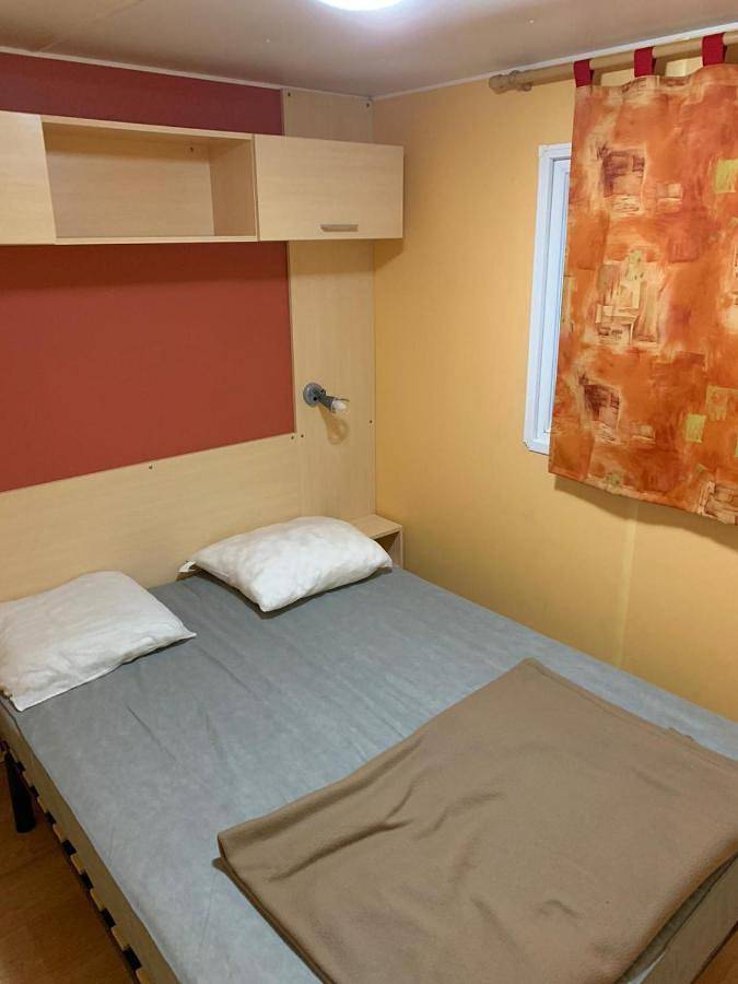 Camping pour 6 personnes, avec bassin pour enfant et jardin ainsi que piscine et vue dans Essonne - 3