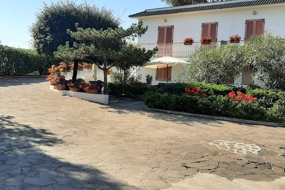 Apartamento entero, Apartamento en el verde, relajarse, a 50 metros del mar cerca del Golfo Gaeta. in Marina di Minturno, Provincia de Latina