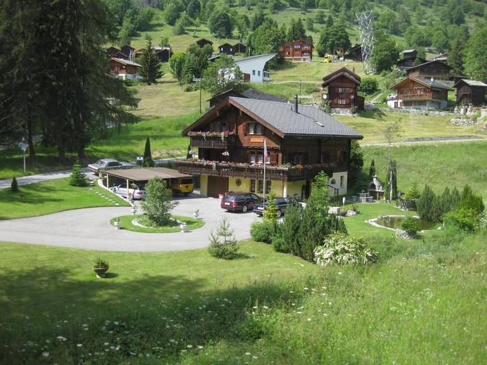 Ferienwohnung für 5 Personen, mit Balkon und Terrasse sowie Garten und Ausblick in Blatten Bei Naters