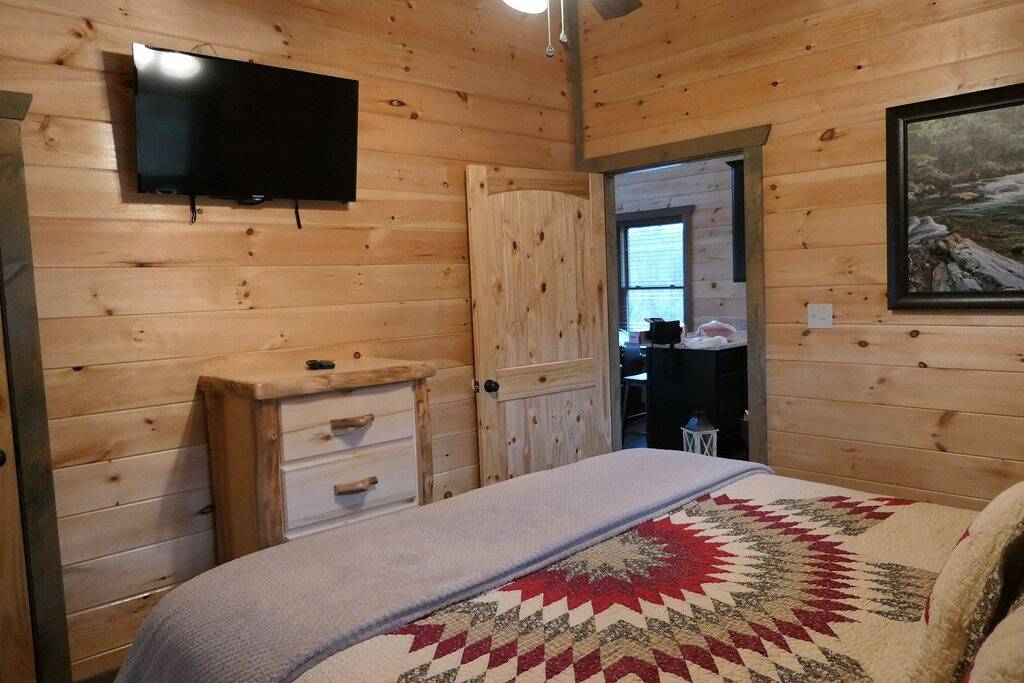 Brandneue, luxuriöse, beheizte Poolkabine nur wenige Minuten von der Innenstadt von Gatlinburg entfernt! in Gatlinburg, Sevier County