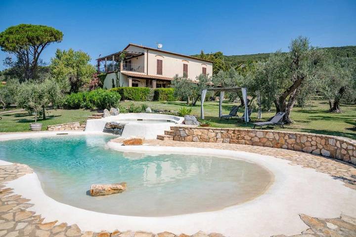 Agriturismo per 4 persone, con piscina e giardino nonché panorama in Campiglia Marittima